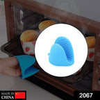 Close-up of a flexible silicone mini oven mitt with a non-slip pattern.