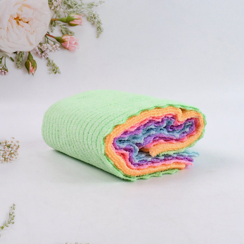 Microfiber cloth absorbing water to demonstrate high absorbency