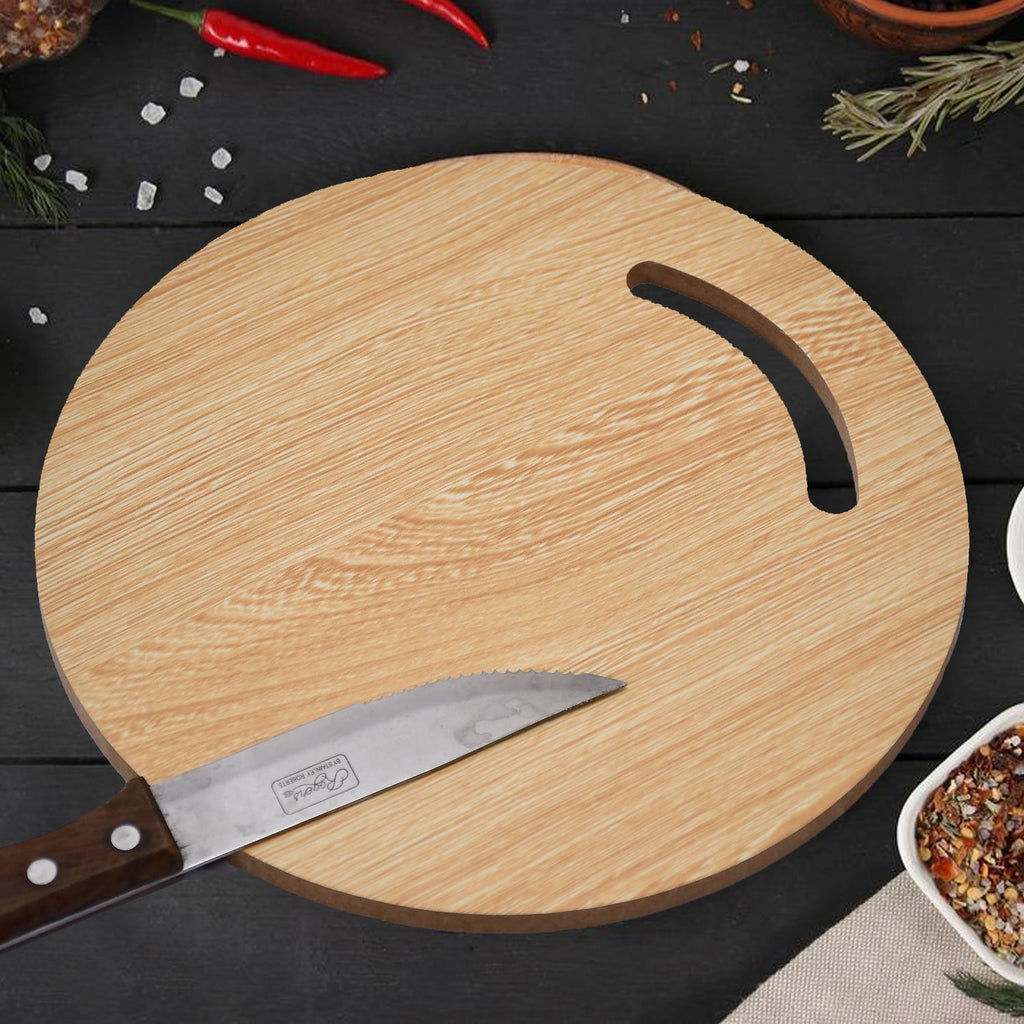 Wooden round chopping board with juice groove made from bamboo