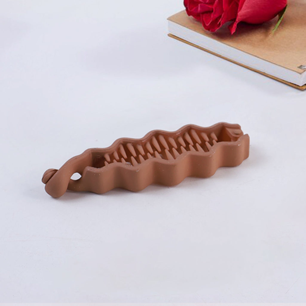 Strong hold plastic claw clip suitable for women's hairstyles