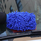 Close-up of the soft chenille microfiber texture on the wash mitt.