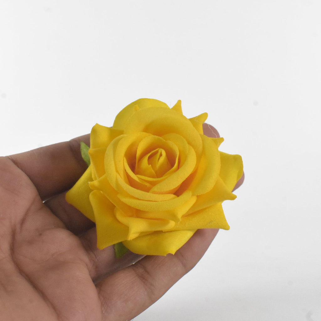 Detailed floral design in flower hair pin from mixed color set