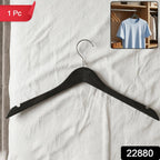 Pack of cloth hangers for wardrobe organisation