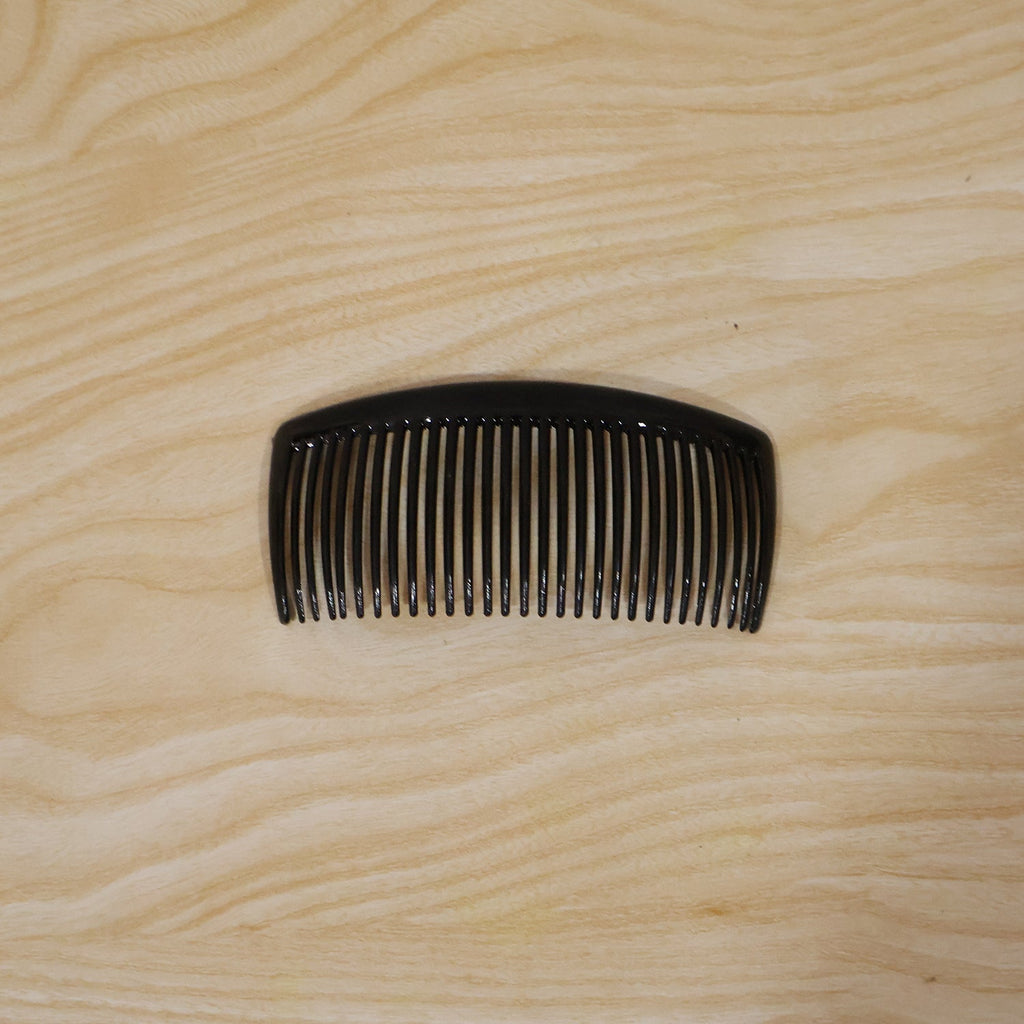 Packaged plastic hair comb for everyday use