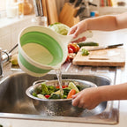 Use of foldable water scoop in bathroom or kitchen