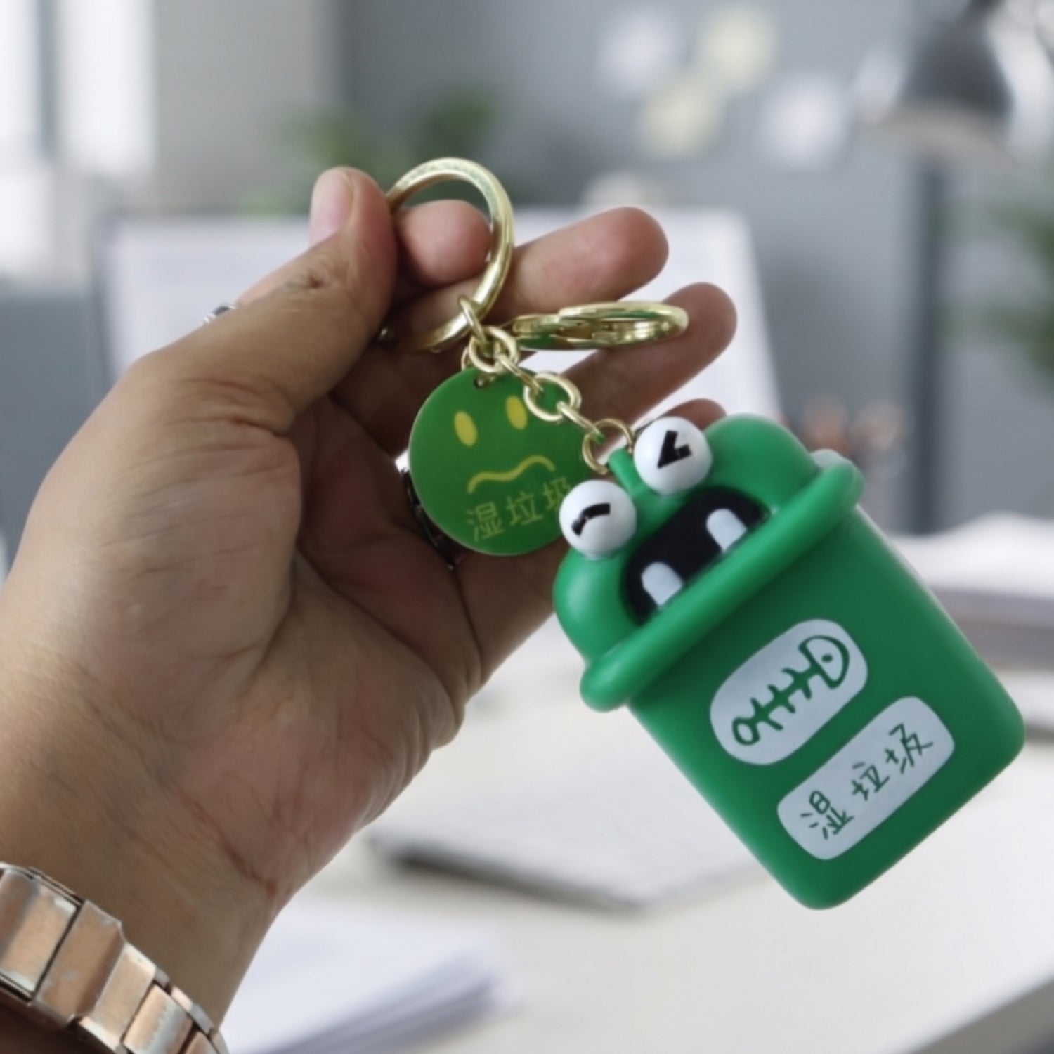 Trash Can Keychain – Durable Plastic Mini Recycle Bin Charm