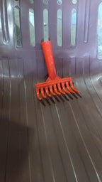 Plastic garden hand rake suitable for weeding, cultivation and leaf collection
